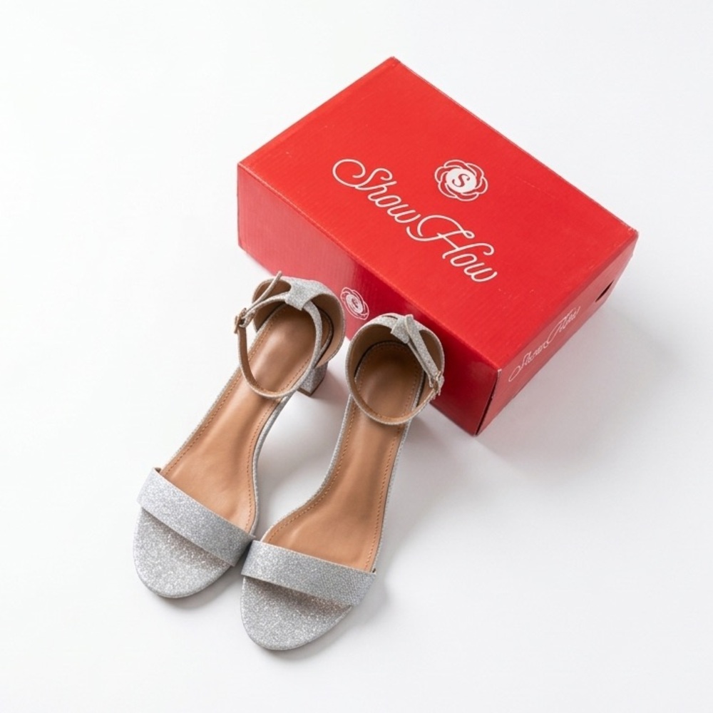 Show How Silver Sparkle Heels